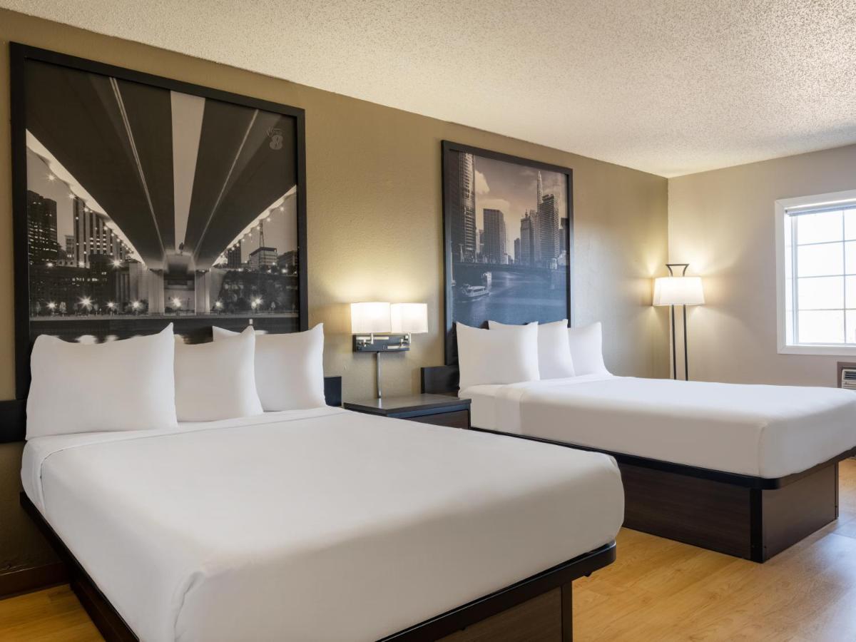 Hotel Super 8 By Wyndham Clinton Exteriér fotografie