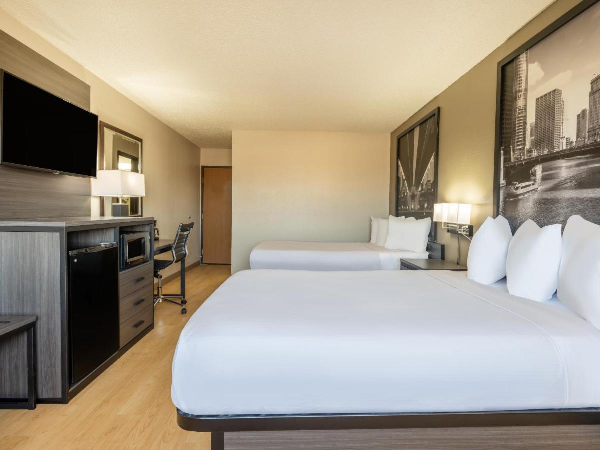 Hotel Super 8 By Wyndham Clinton Exteriér fotografie