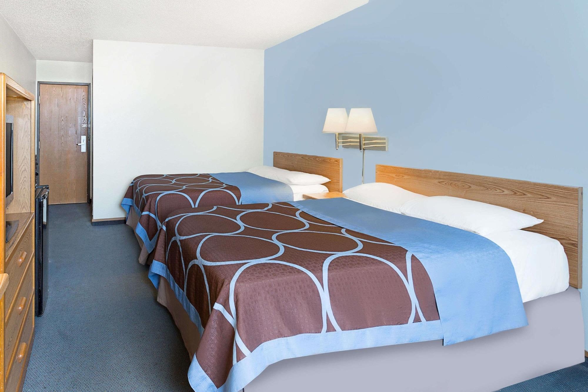 Hotel Super 8 By Wyndham Clinton Exteriér fotografie