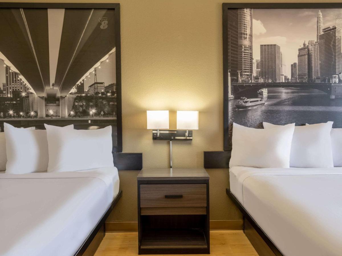 Hotel Super 8 By Wyndham Clinton Exteriér fotografie