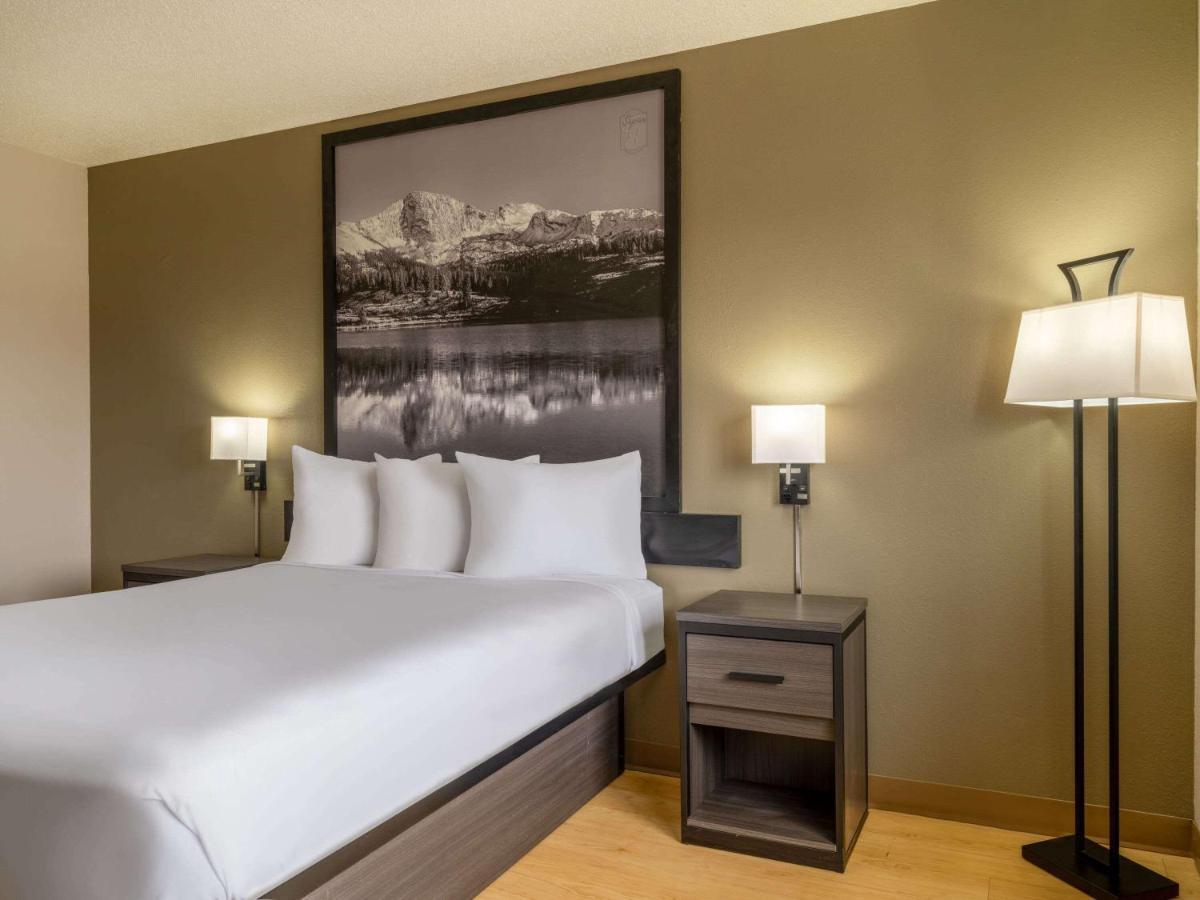 Hotel Super 8 By Wyndham Clinton Exteriér fotografie