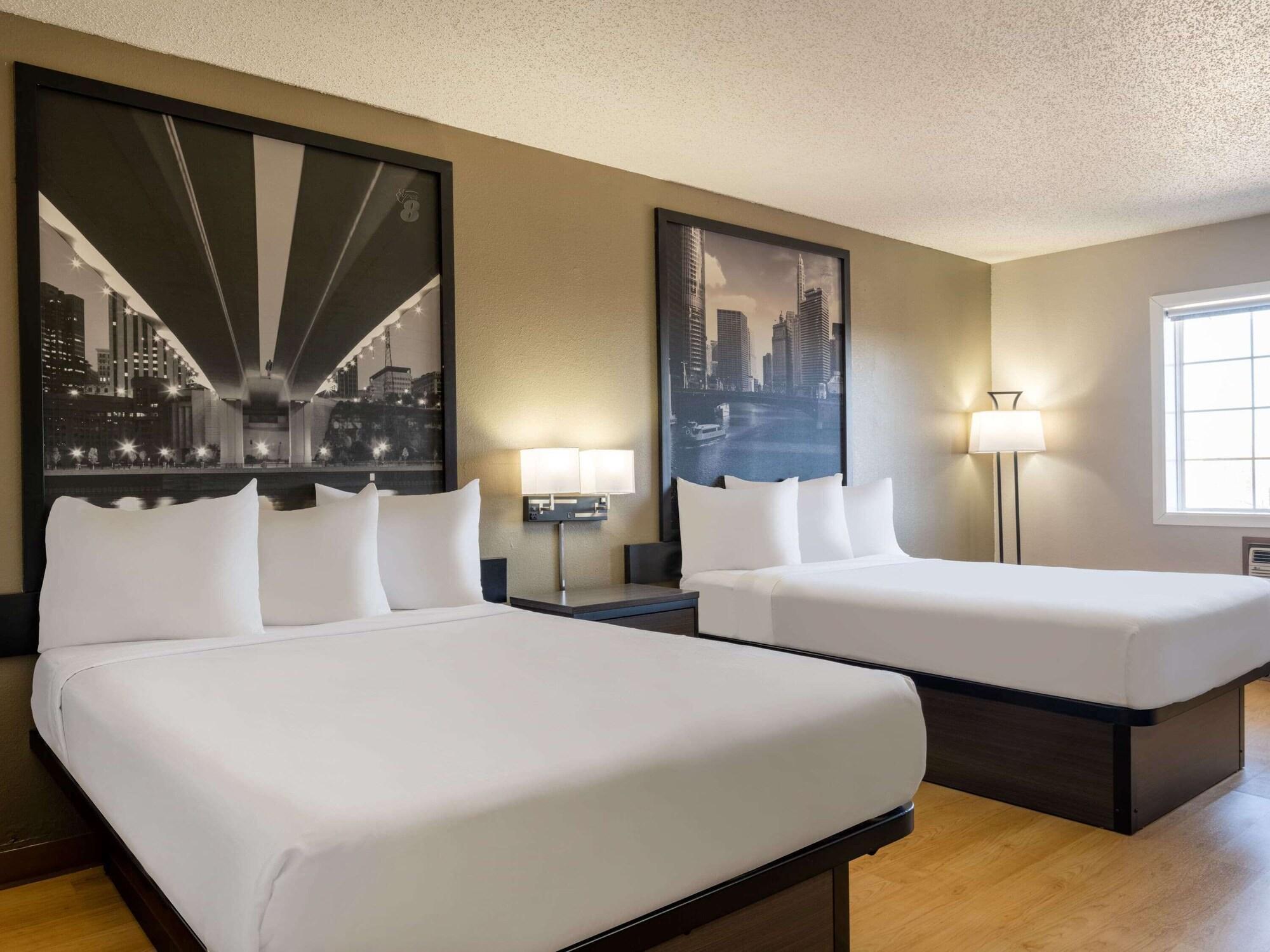 Hotel Super 8 By Wyndham Clinton Exteriér fotografie
