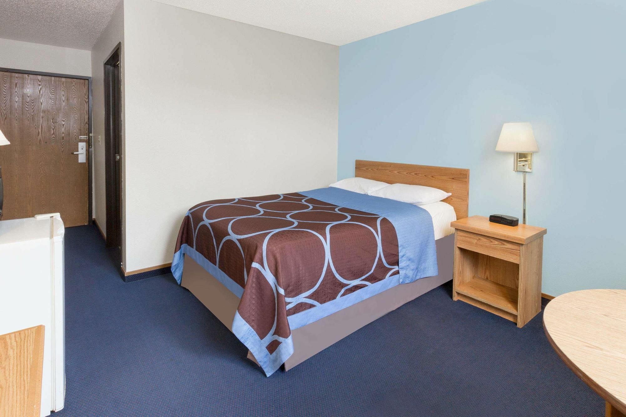 Hotel Super 8 By Wyndham Clinton Exteriér fotografie