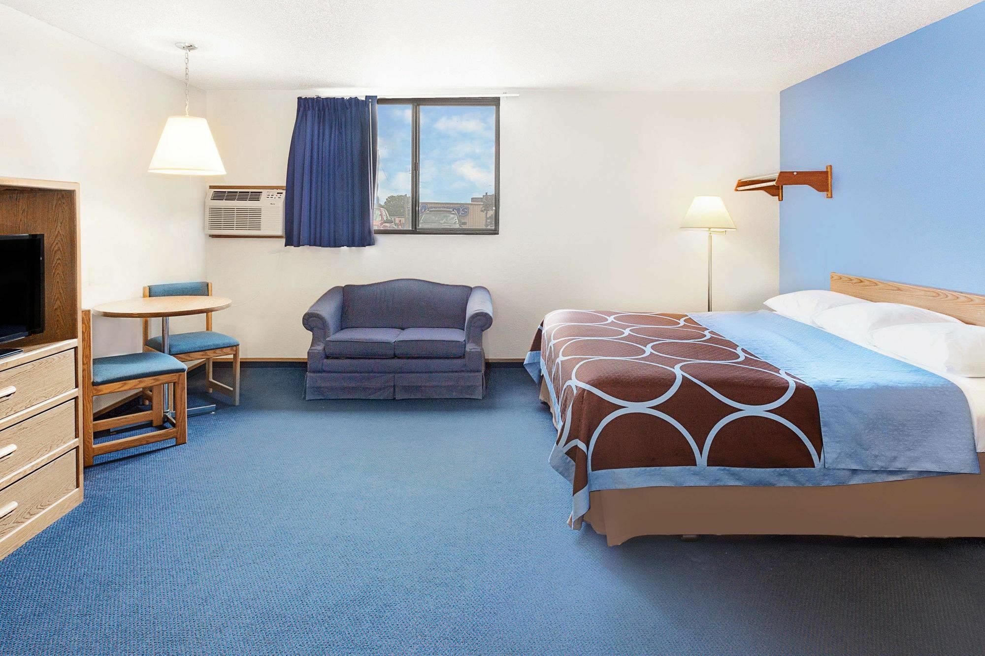 Hotel Super 8 By Wyndham Clinton Exteriér fotografie
