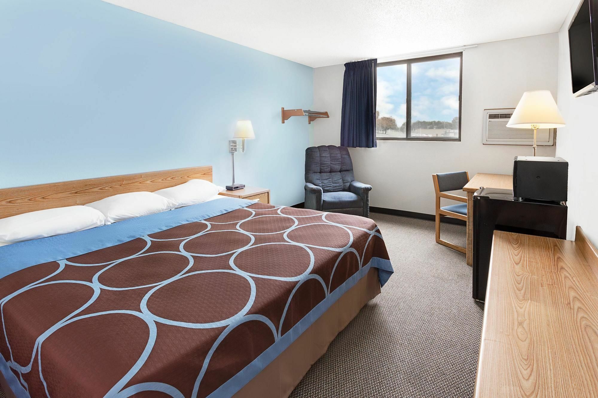 Hotel Super 8 By Wyndham Clinton Exteriér fotografie